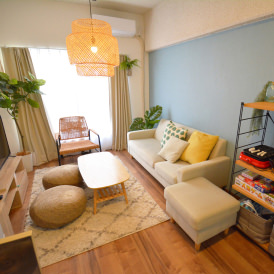 おしゃれなカフェのようなスペースでお仕事